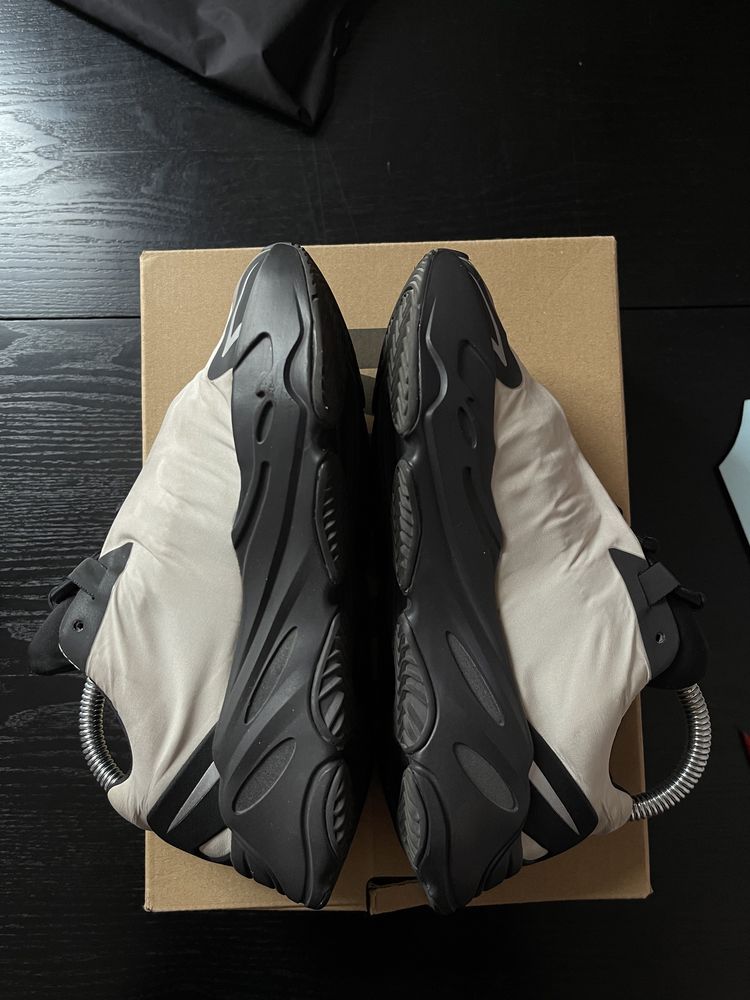 Yeezy 700 MNVN Bone