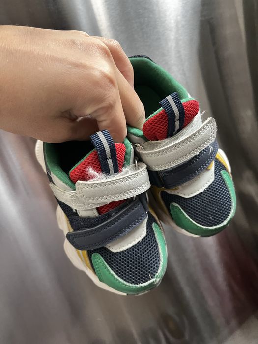 Продам детскую обувь