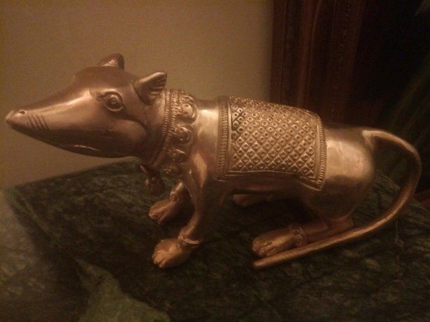 Sculptura din bronz masiv ,statueta șobolan din bronz masiv o lucrare