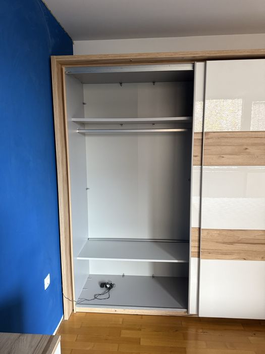 Спален комплект – гардероб, спалня с нощни шкафчета и скрин