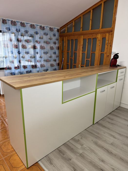 Bar cu spatiu depozitare