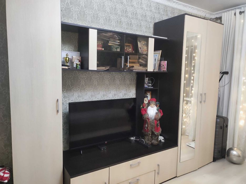 Продам стенку а гостиную