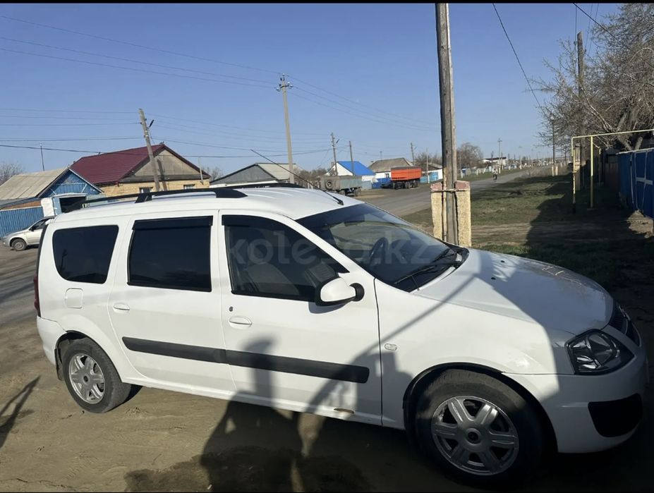 Продам хорошую семейную машину