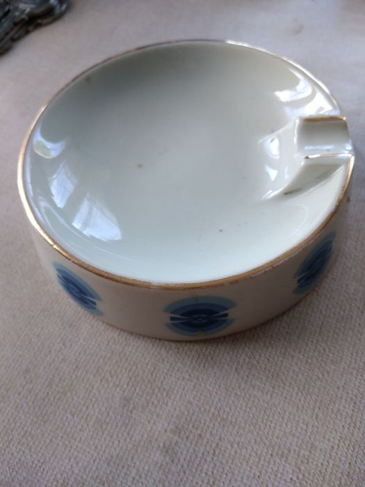 Порцеланови фигурки, бижутерки и други изделия