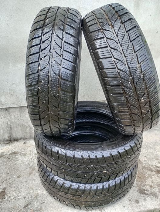 Vând cauciucuri pe 15 și pe 18