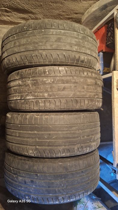 Продаю шины 235/45/18