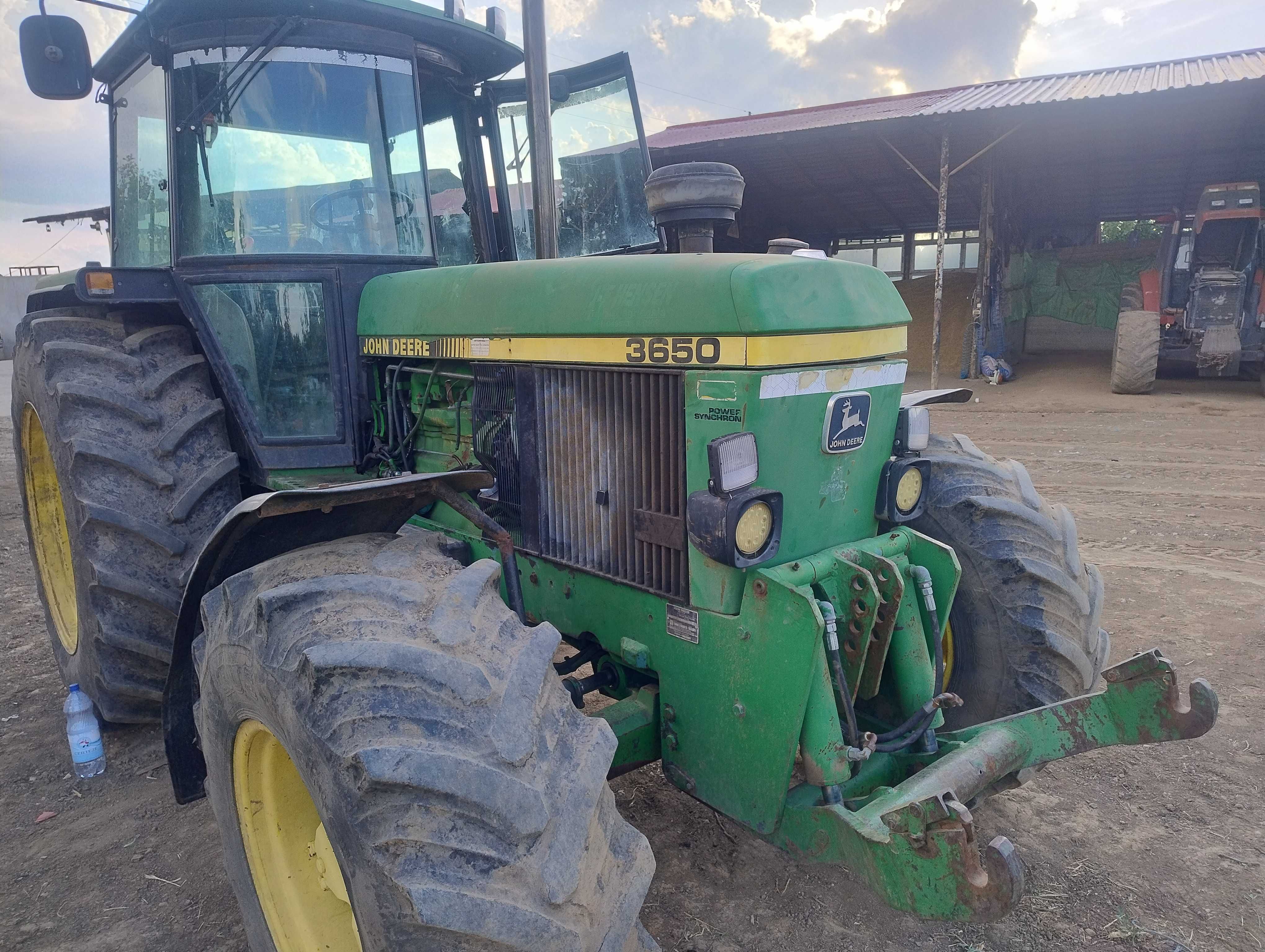 Vând urgent tractor John Deere 3650