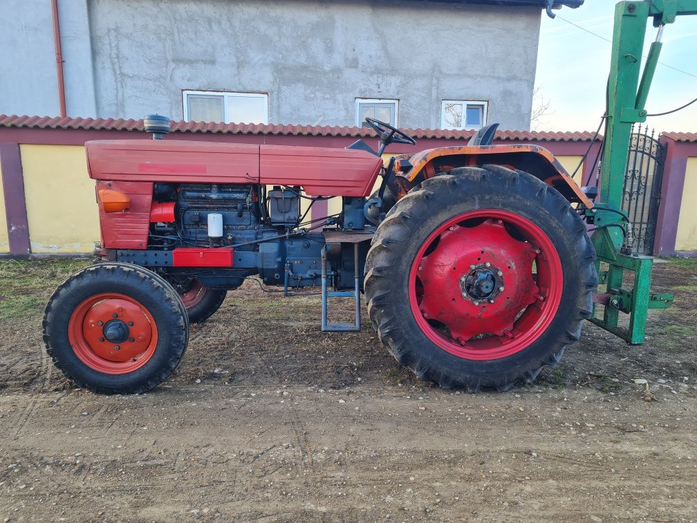 Tractor universal 650 M