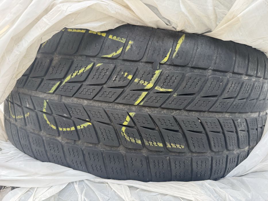 Продам резину 275/45/20 HEADWAY