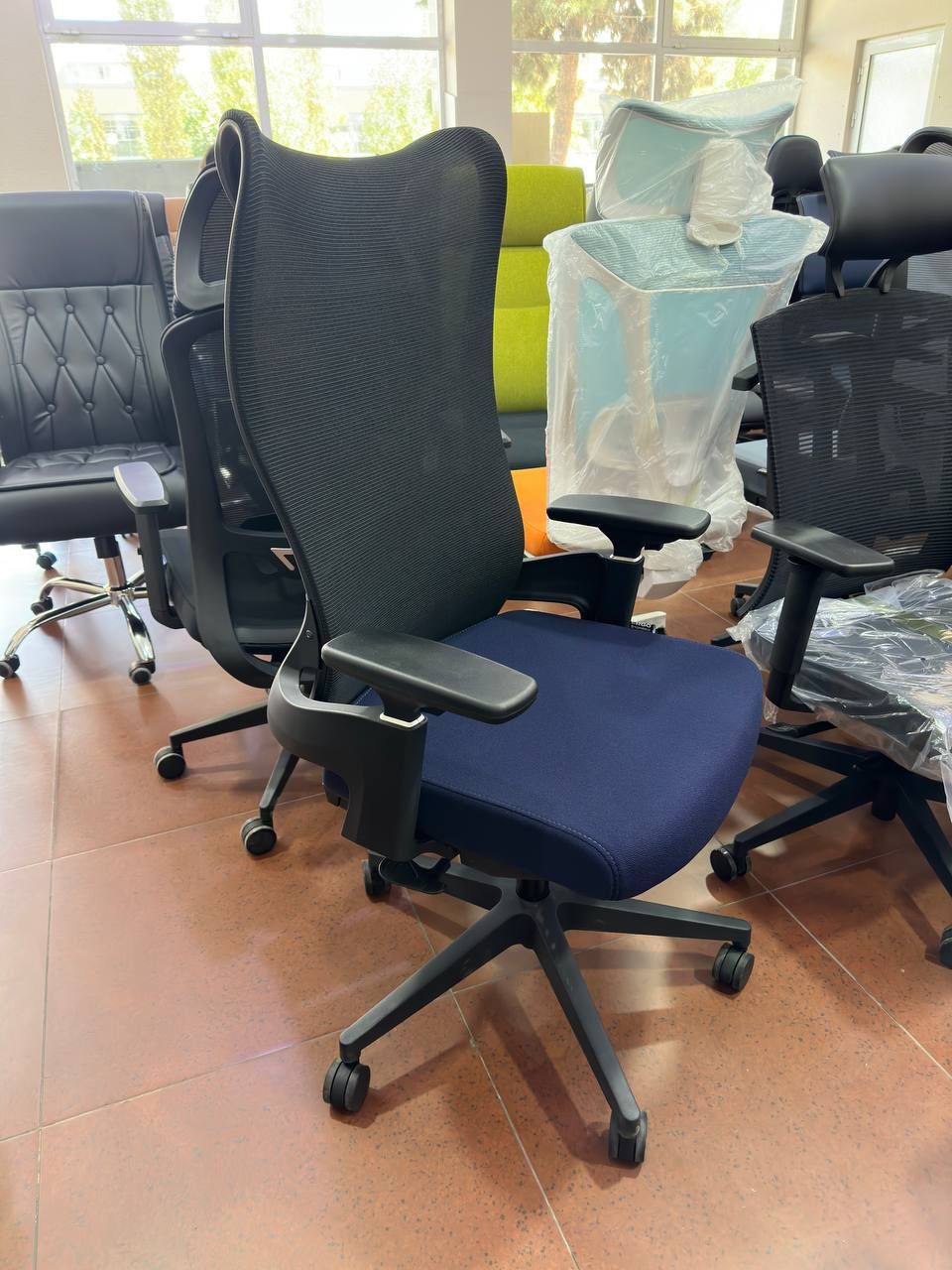 Офисное кресло для персонала