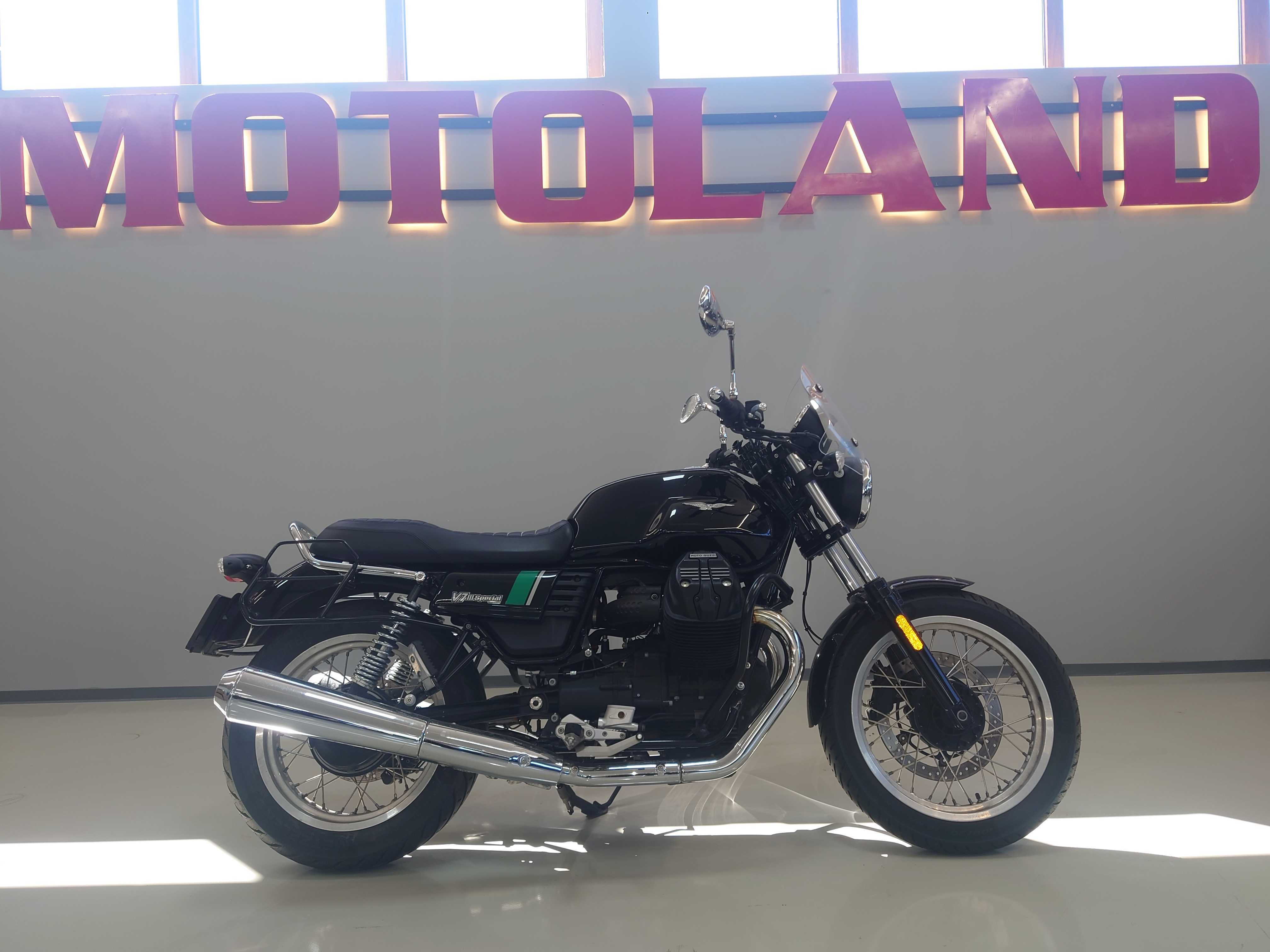 Motocicleta Moto Guzzi V7 2018