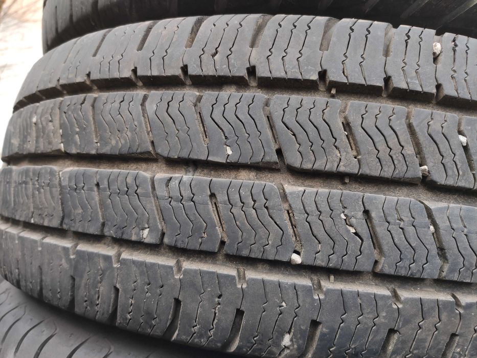 2бр Като нови Всесезонни гуми за БУС 215 65 16 С - Barum - DOT 2022