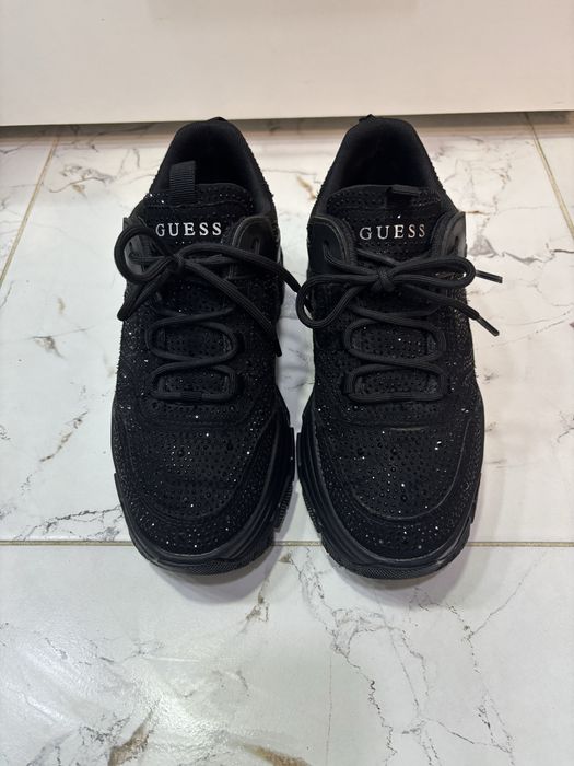 Сникърси Guess бестселър