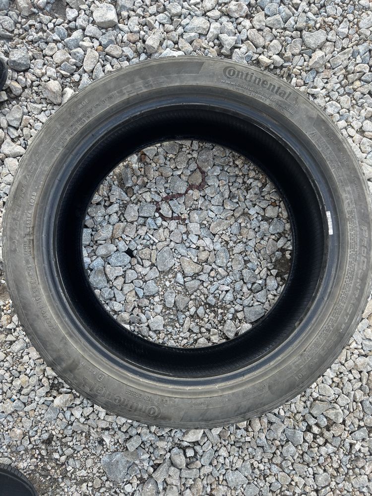 Continental 245 40 19 за BMW dot 22г. - 5.5 мм грайфер Всесезонни