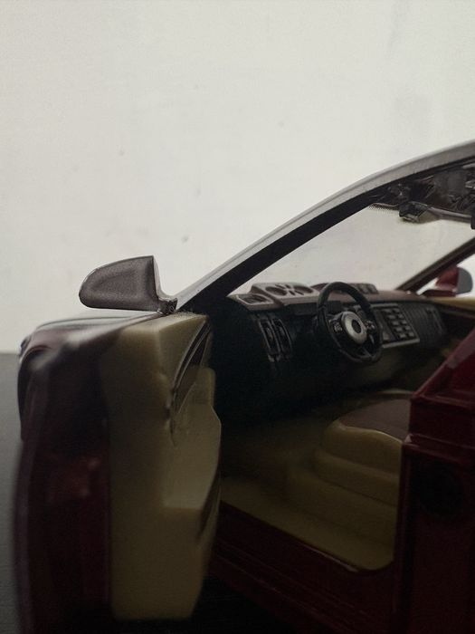 Колекционерска колa  със светлини, звуци и дим 1:18