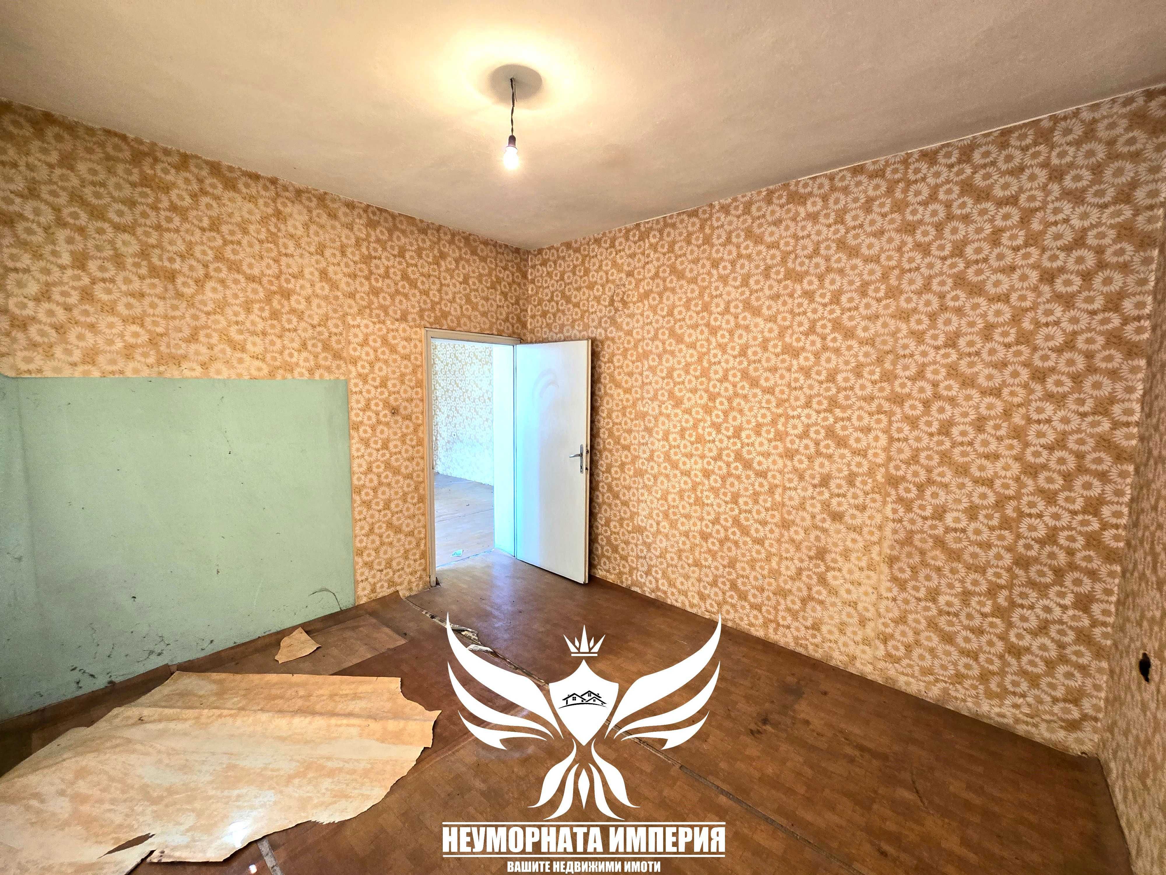 Под наем тристаен необзаведен 120кв. 3 ет гр.Асеновгрд, широк център