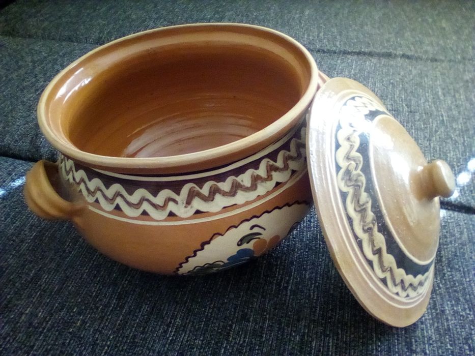 Vand portelanuri, suport lumanari,oala lut,castron/bol ciorba,etc