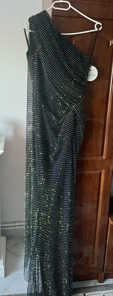 Rochie lunga neagra cu pietricele