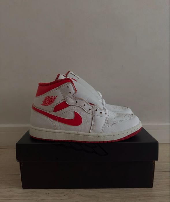 Jordan 1 MID Red