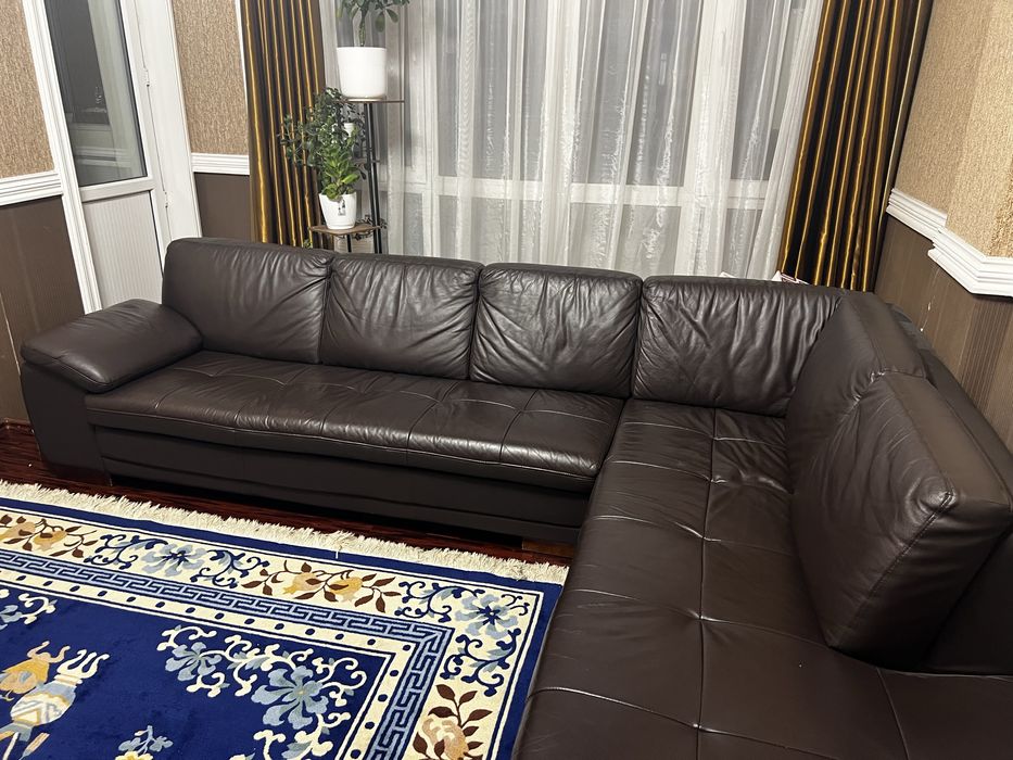 Диван угловой, кожаный