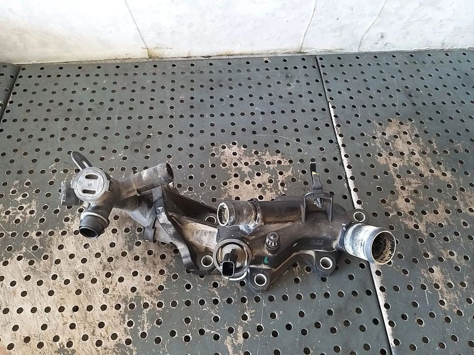 Carcasa termostat 0.9 b renault clio 4 110608635r