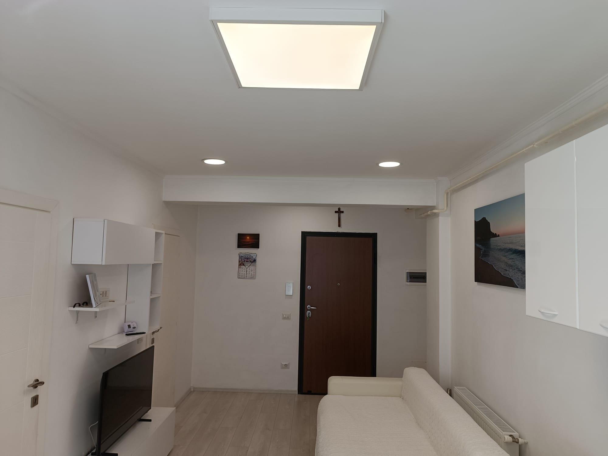 Vând apartament 2 camere in bloc NOU complet mobilat și utilat