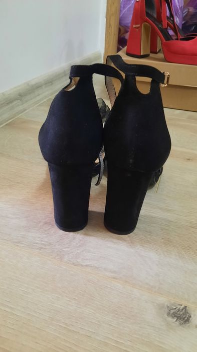 Pantofi negri eleganti