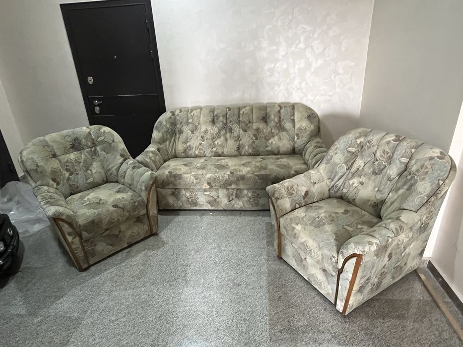 Продается диван с 2 креслами