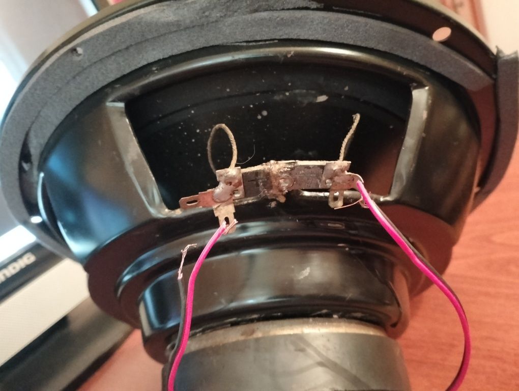 говорители pioneer 25 sm трилентови , 100 вата единия . Комплект двата
