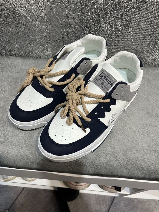 Продам кроссовки