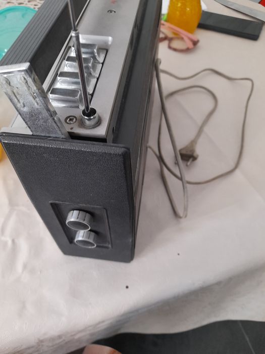 Vind radiocasetofon RADIORECORDER cu mici defecte