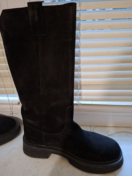 Боти от естествен велур на Miu miu