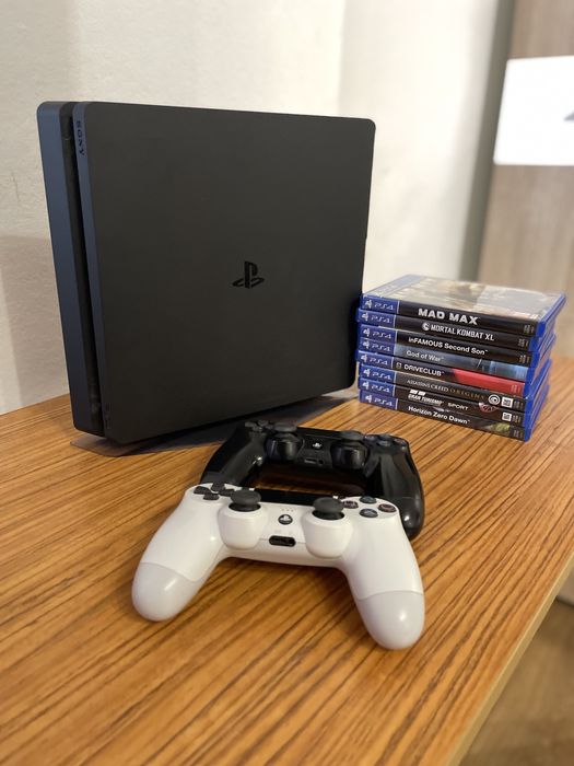 Ps4 slim cu stand si 2 joistick-uri