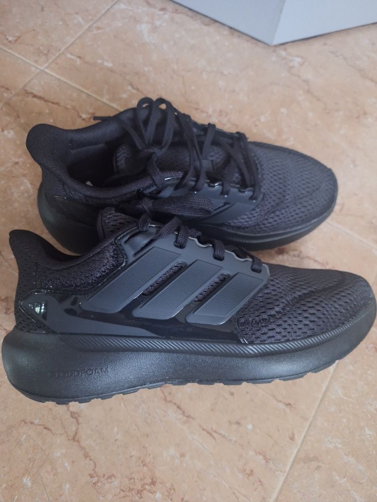 Маратонки на  Adidas за 65лв