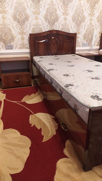 Кровати односпальные с ортопедическим матрасом 8шт с тумбочкой