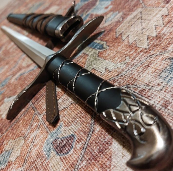 Vând sabie replica Assassin's Creed