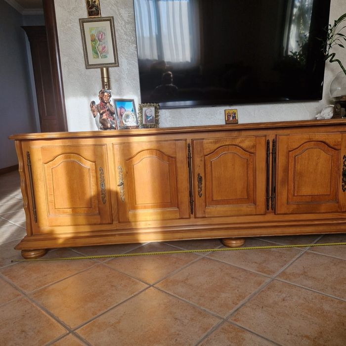 Vind comoda sufragerie din lemn culoare cires