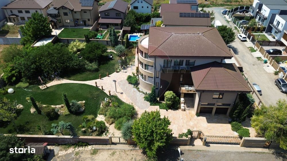 Vila cu piscina si teren 2350mp de vanzare in Mamaia Sat