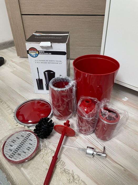 Продаётся новые - Круглый набор для ванной туалет из 5 предметов