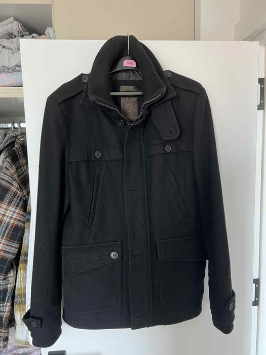 Мъжко стилно черно палто Bershka