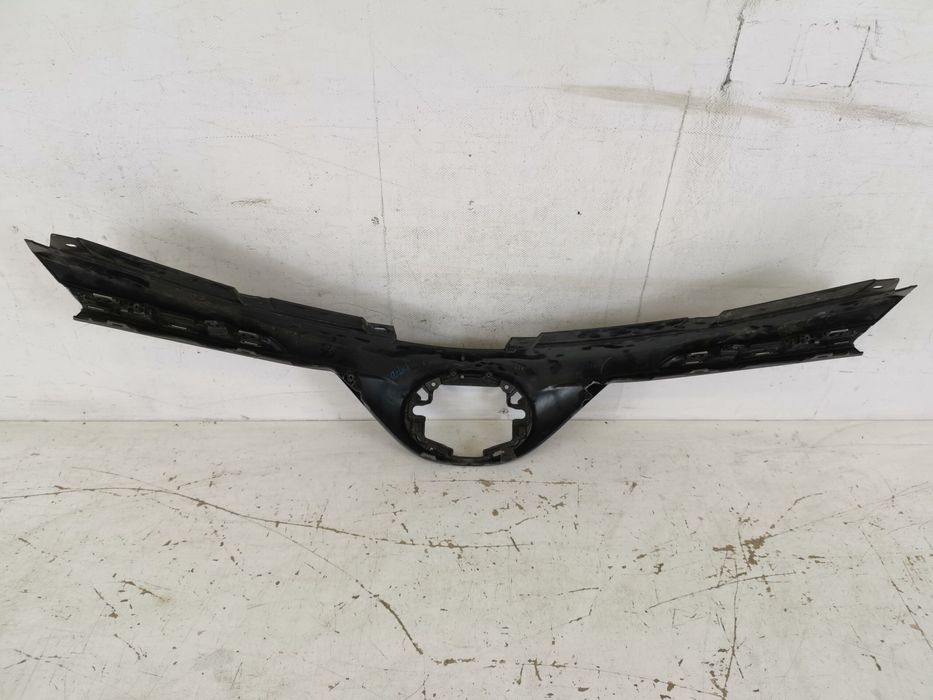 Радиаторна решетка Тойота РАВ4 / Toyota RAV4 Оригинална повредена