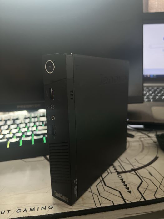 Vând Lenovo ThinkCentre