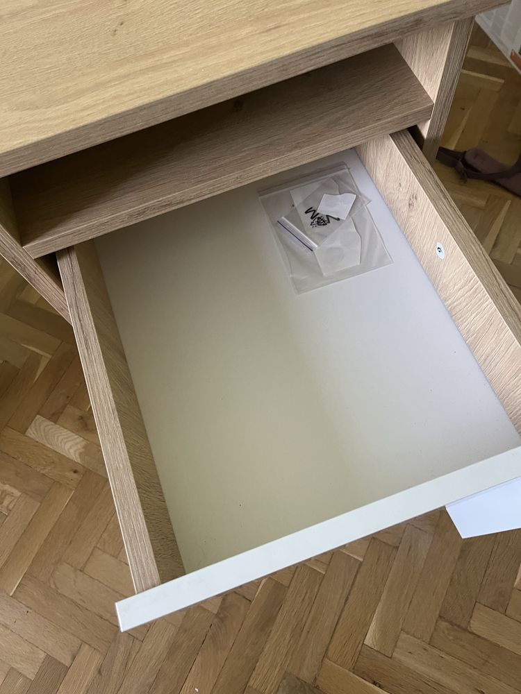 Офис бюро, купувано от Юск, като ново
