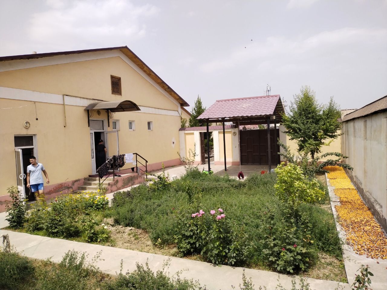 6 sotixli hamma shart sharoiti bor kottej sotiladi