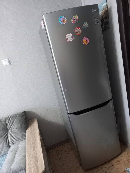 Рабочий холодильник LG