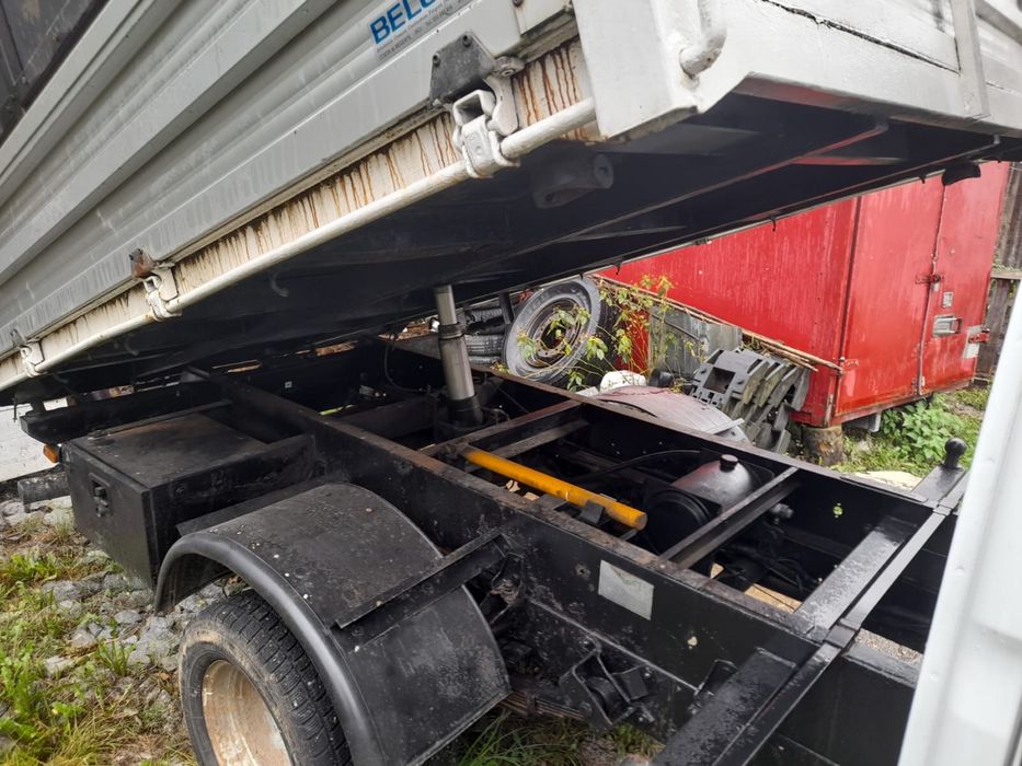 Camioneta Iveco basculabila