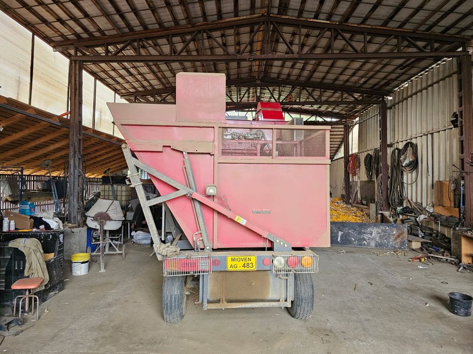 Vand culegatoare / combina de porumb QLN 4YZ-3A
3 randuri
An fabricati