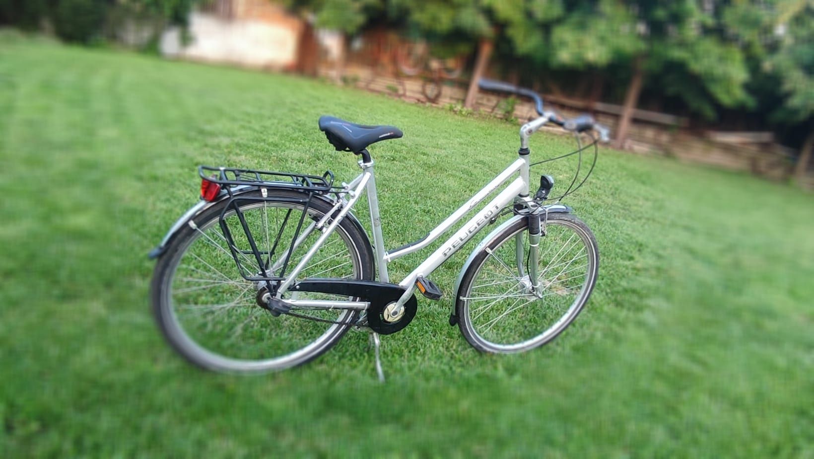 Bicicleta de oraș Peugeot roti 28 cadru aluminiu, solida, dinam butuc