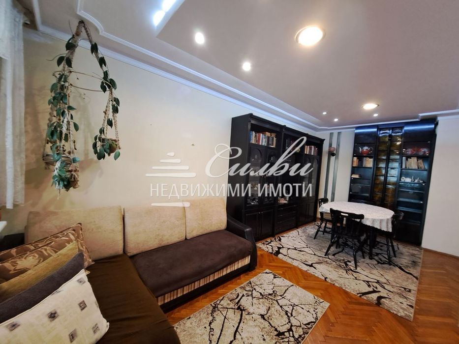 Тристаен ТУХЛЕН обзаведен апартамент - кв. ЦЕНТЪР