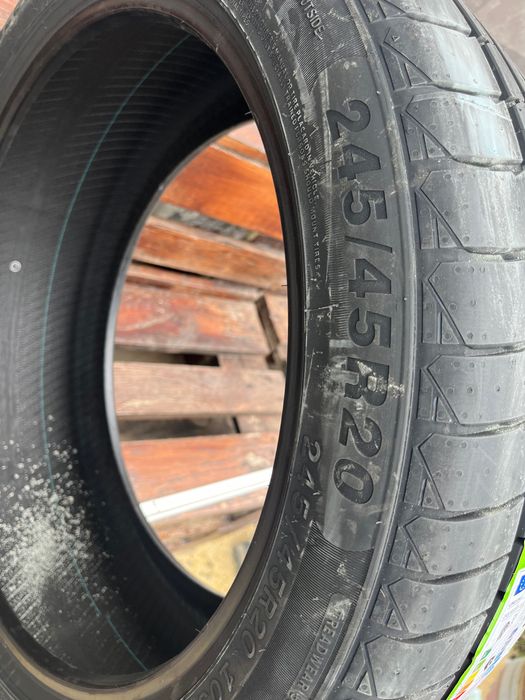 Гуми за джип.Чисто нови